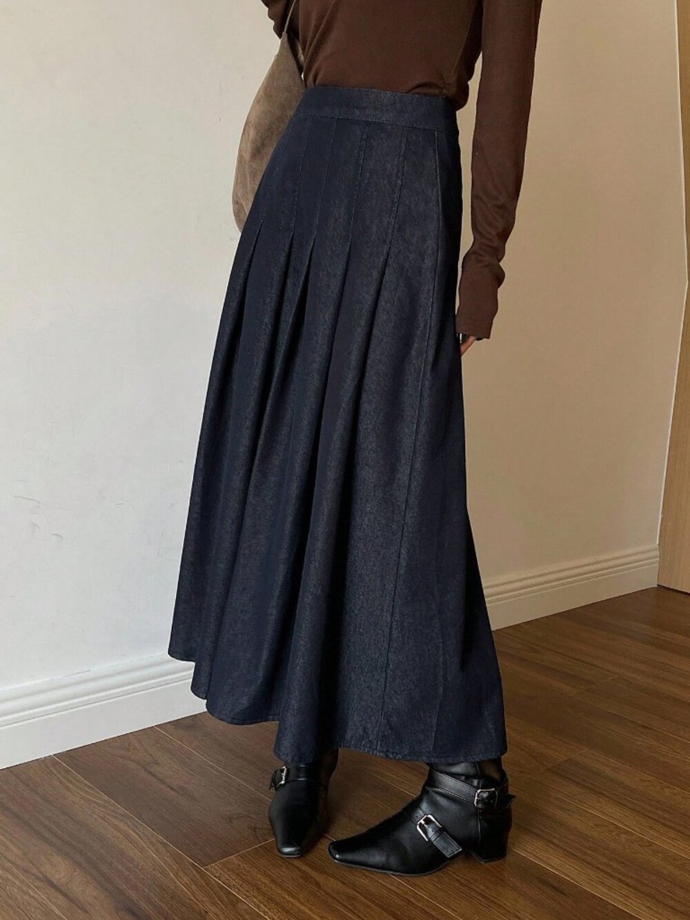 Dark Wash Casual Women's Elegant Pleated Denim Skirt - Picture 5 of 7